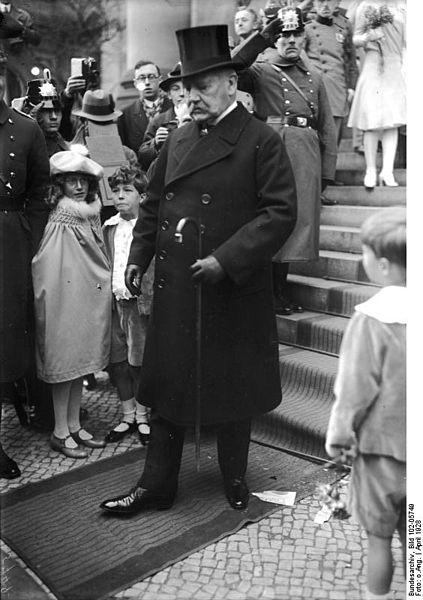 File:Bundesarchiv Bild 102-05749, Paul von Hindenburg.jpg