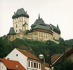 Castillo Karlštejn }}