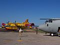 Un Canadair CL-415 della Protezione civile e un C130 (46ª Brigata aerea di Pisa) a Foligno.
