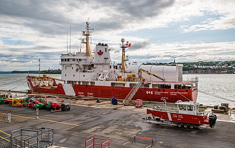 Canadian Coast Guard Ship Québec City, Québec, Canada 14765703066.jpg