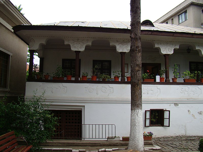 File:Casa C. C. Dobrescu, azi Muzeul Memorial "I. L. Caragiale".jpg