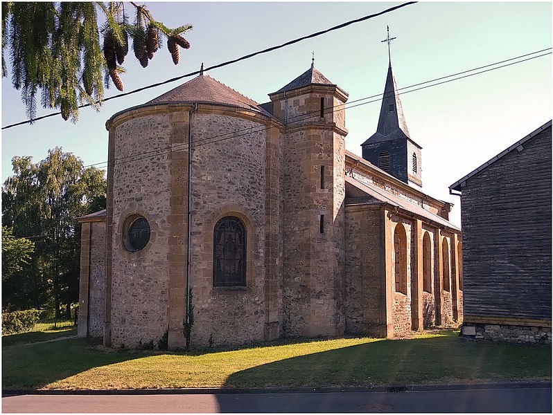 File:Chagny (Ardennes Françaises). — Chevêt de l'église Saint Pierre.jpg