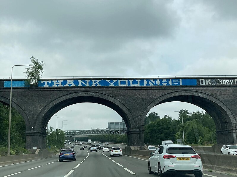 File:Chalfont Viaduct NHS message.jpg