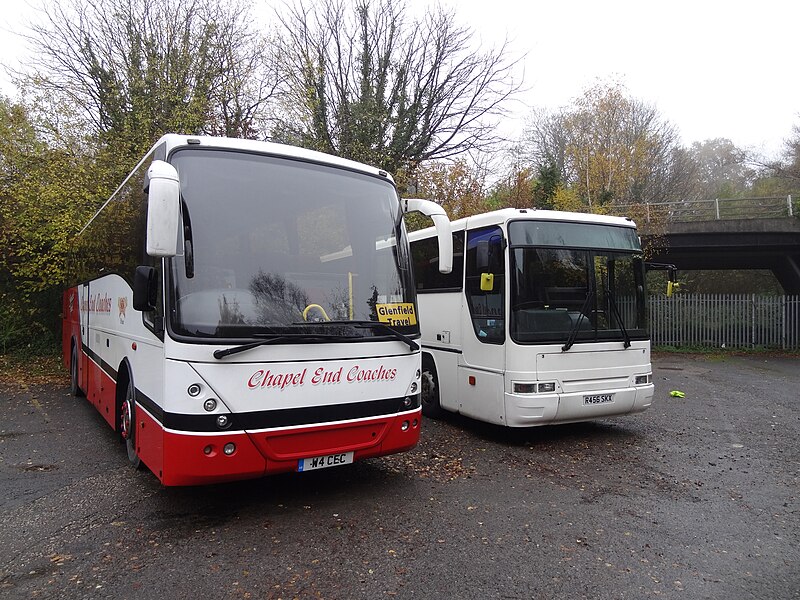 File:Chapel End Coaches coach (W4 CEC) & New Enterprise Coaches coach (R456 SKX), 27 November 2013.jpg