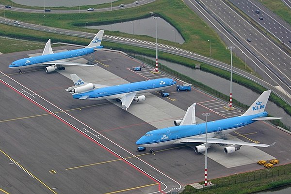 Three widebodies: KLM's Airbus A330 twinjet, McDonnell Douglas MD-11 trijet and Boeing 747-400 quadjet