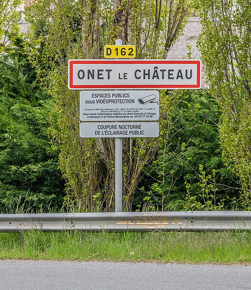 File:City limit sign in Onet-le-Chateau.jpg