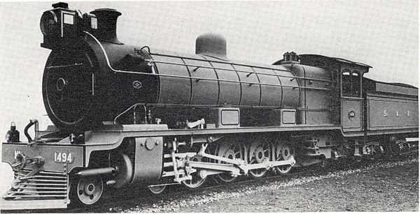 1494, as built, with a Type MP1 tender and running boards dipping down below the cab