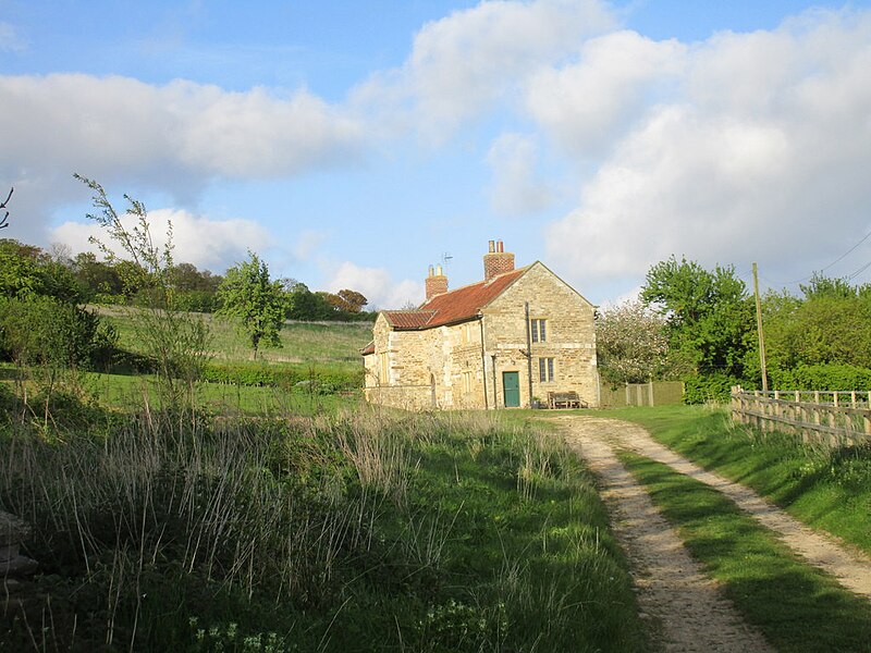 File:Clay Hall - geograph.org.uk - 5372824.jpg