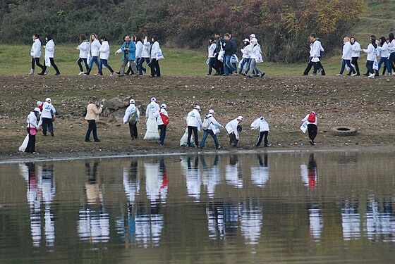 School students on an expedition to clean up the area near lake Kerkini.