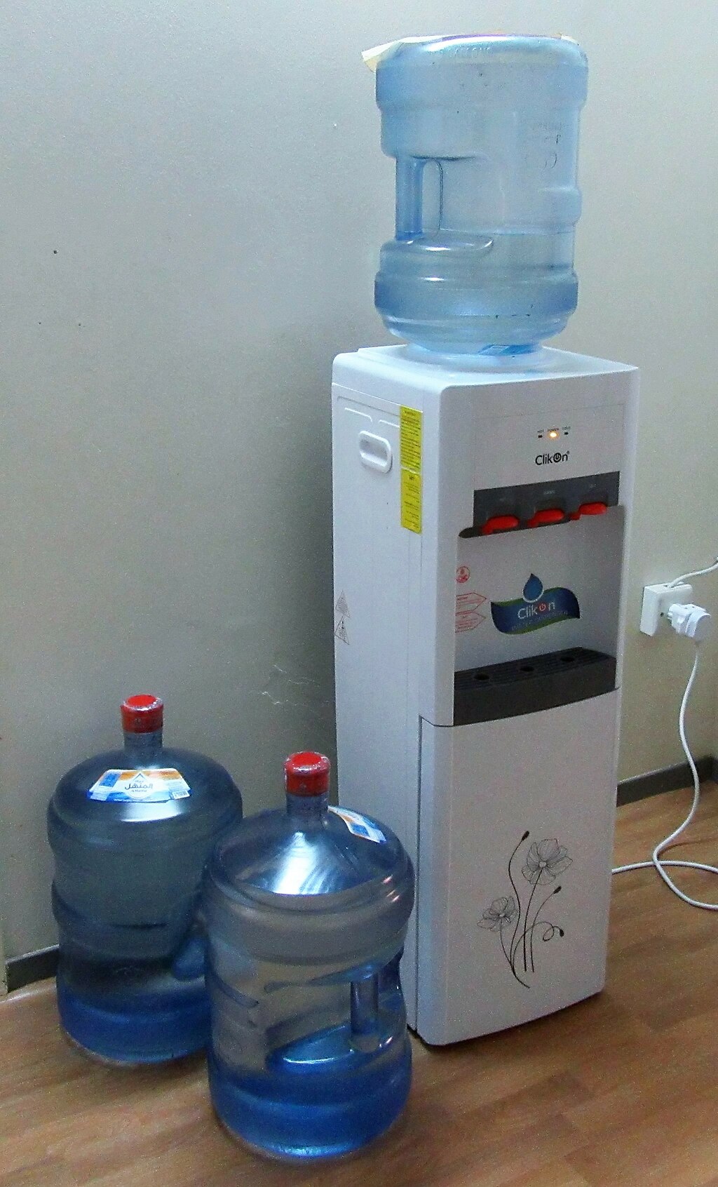 https://upload.wikimedia.org/wikipedia/commons/thumb/3/31/Clickon_Water_Dispenser.jpg/1024px-Clickon_Water_Dispenser.jpg