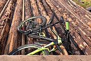English: Detail of a (timber) raft on the river Isar. Transporting a mountainbike on the raft. Deutsch: Detail eines Holzfloßes auf der Isar. Transport eines Mountainbiks auf dem Floß.