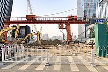 File:Construction_site_of_Lize_Business_District_Station_at_Jinze_East_Rd_(20210419172754).jpg