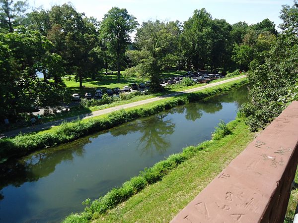 A section of the canal as seen from a footbridge in 2013