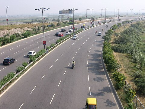 A typical expressway in India