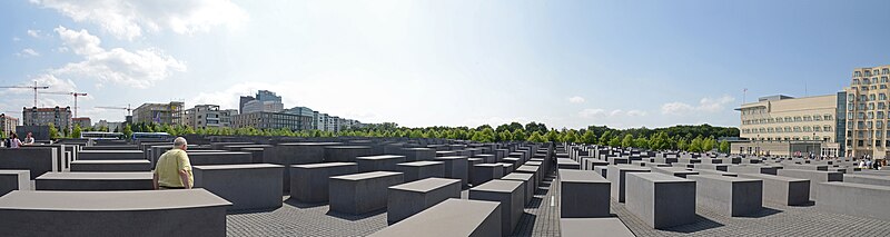 File:Denkmal für die ermordeten Juden Europas, Berlin 2012 (052).jpg