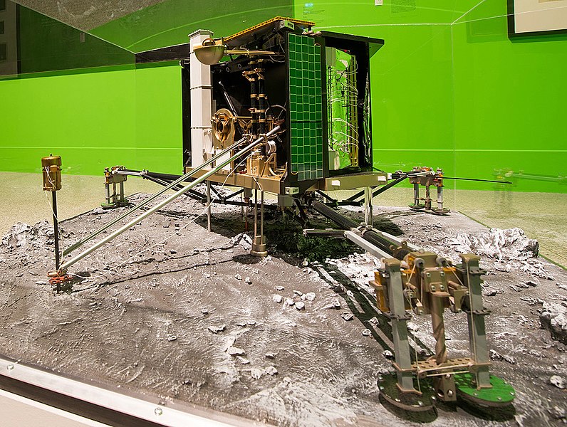 File:Der Kometenlander Philae 15395948466 7a3c1be0f0 o-cropped.jpg