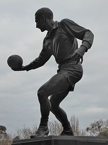 Estátua de Dick Reynolds MCG.jpg