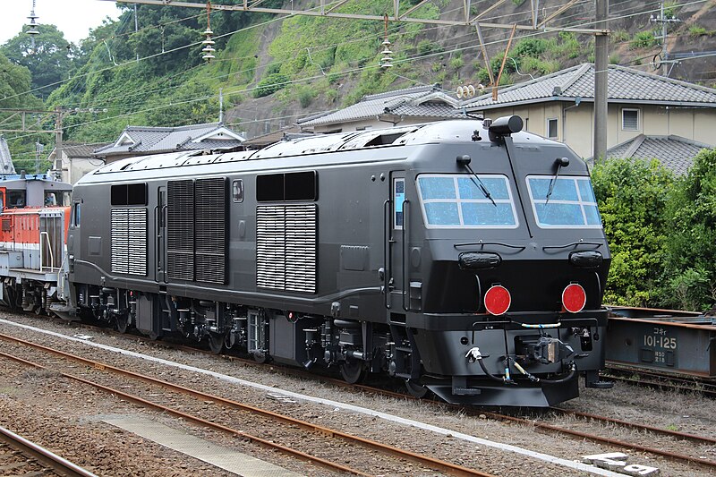 File:Diesel locomotive of 'Sevens star in Kyushu' in Nishi-Oita sta..jpg