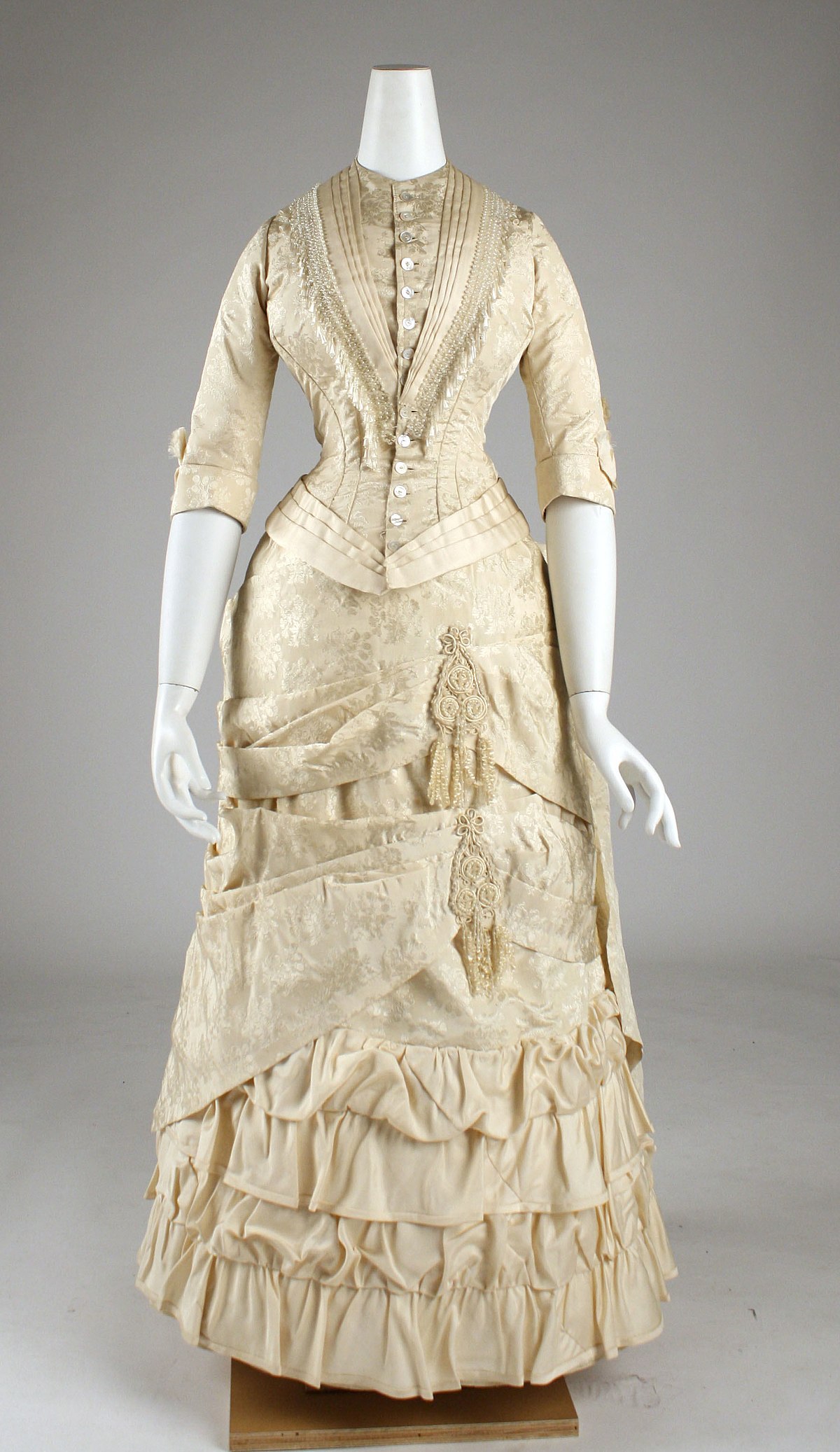 File:Fancy dress costume MET DT7446.jpg - Wikipedia