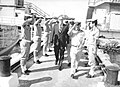 מפקד חיל הים בוצר מוביל את שר החוץ אבא אבן המבקר בחיל הים 20 באפריל 1970.