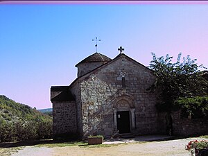 Eglise Romane de MEYRANNES (GARD) .1..jpg