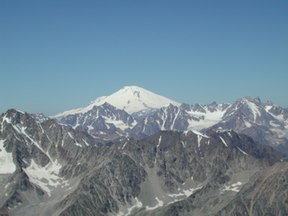 Elbrusfrombezengi.jpg