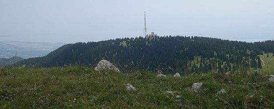 Vue de l'ancien centre de radiodiffusion depuis la pointe de Poêle Chaud.