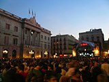 Català: Públic reunit a la plaça Sant Jaume esperant que comencin les projeccions a la façana de la Casa de la Ciutat per la Mercè 2013. Pl. Sant Jaume, 1 - c. Ciutat, 2 - c. Font de Sant Miquel, 1-3 - pl. Sant Miquel, 6 (Barcelona). This is a photo of a building listed in the Catalan heritage register as Bé Cultural d'Interès Local (BCIL) under the reference 08019/744. Object location 41° 22′ 57.23″ N, 2° 10′ 38.62″ E  View all coordinates using: OpenStreetMap