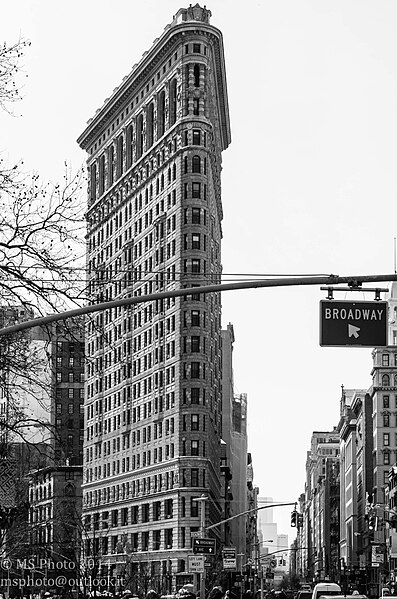 File:Flat Iron - 13100997383.jpg