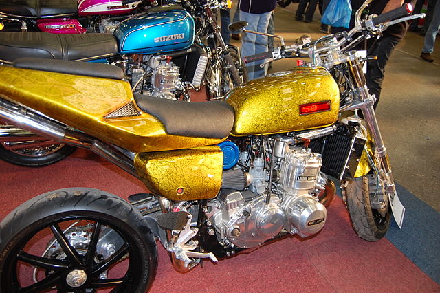 File:Flickr - ronsaunders47 - SUZUKI GT 750. (The Suzuki GT750 was