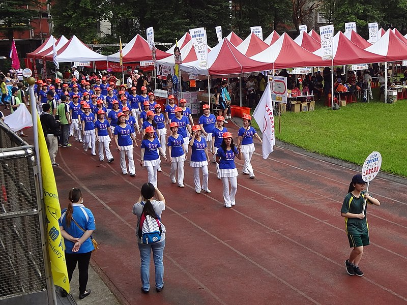 File:Folk Dance Committee team approach, Keelung City Athletic Meeting 20160521.jpg