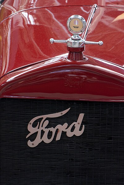 File:Ford grill (6212914795).jpg