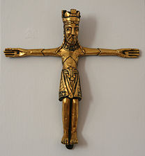 Krucifiks over for indgangen (kopi af det middelalderlige krucifiks fra Gammel Åby Kirke)