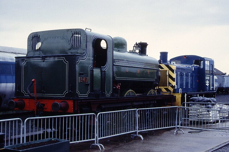 File:GNR J52 0-6-0T 1247 (1899) & Class 03 0-6-0DM 03090 (D2090 1960) NRM, York, August 1993 Scans796 (10533350454).jpg