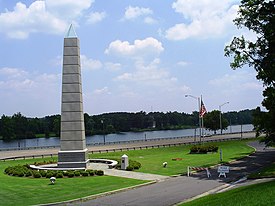 Gadsden, AL, Spirit of American Citizenship Monument, with Coosa River.JPG