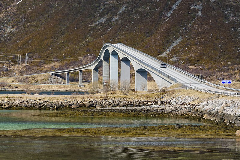 File:Gimsøystraumen Bridge in Vågan, Lofoten, Norway, 2015 April.jpg