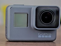 GoPro HERO5 – akční kamera s pevně zaostřeným objektivem.