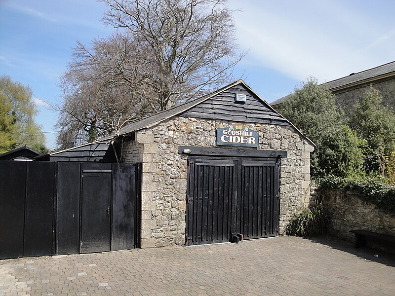 File:Godshill Stone Cross Cottage cider barn.JPG