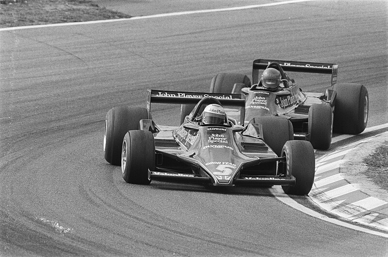 File:Grand Prix Zandvoort Mario Andretti op kop met daar achter Ronnie Petterson, Bestanddeelnr 929-8743.jpg