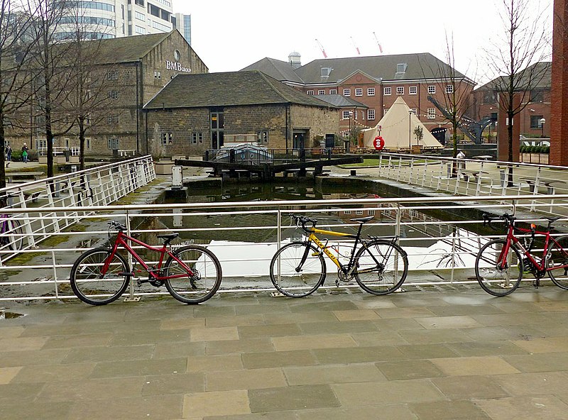 File:Graving Dock, Granary Wharf, Leeds.jpg