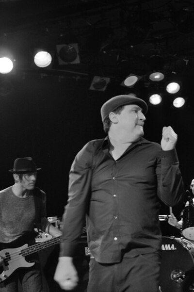 Greg Dulli performing with Camp Freddy (bass player Chris Chaney in background)