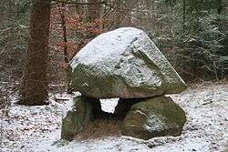 Velký kamenný hrob Midlum 1 02.JPG