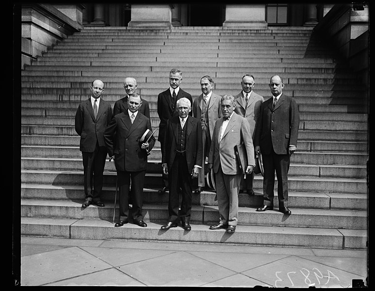 File:Group; Frank Kellogg, bottom row, center LCCN2016894338.jpg