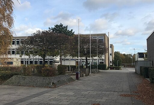 Gymnasium Heidberg, Doppel-H innen