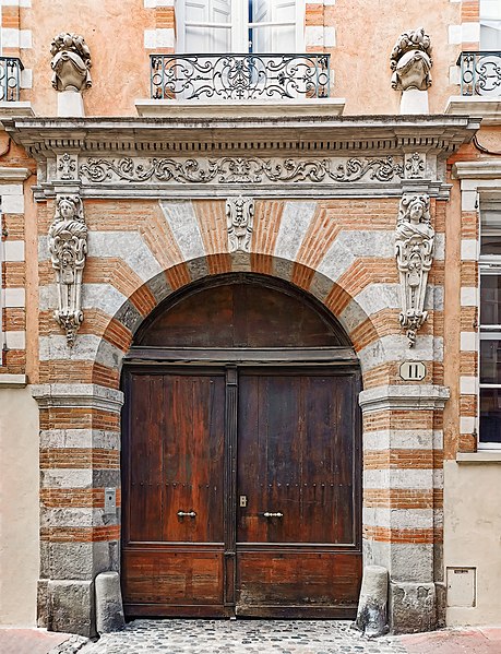 File:Hôtel d'Orbessan (Toulouse) - Façade rue Mage - Le portail.jpg