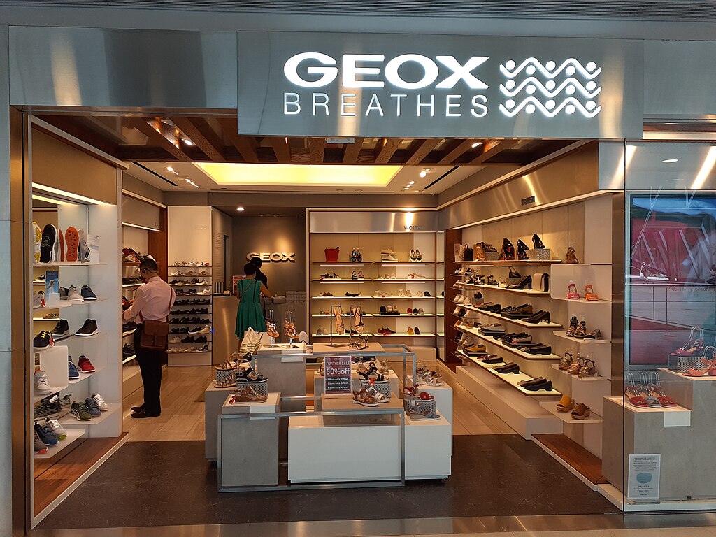 File:HK Central IFC Mall shop GEOX Breathes June 2020 SS2 02.jpg - Commons