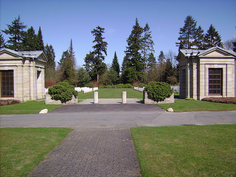 File:Hamburg Cemetery.JPG