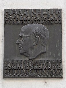 Hans Kelsen plaque, Wickenburggasse, Vienna.jpg