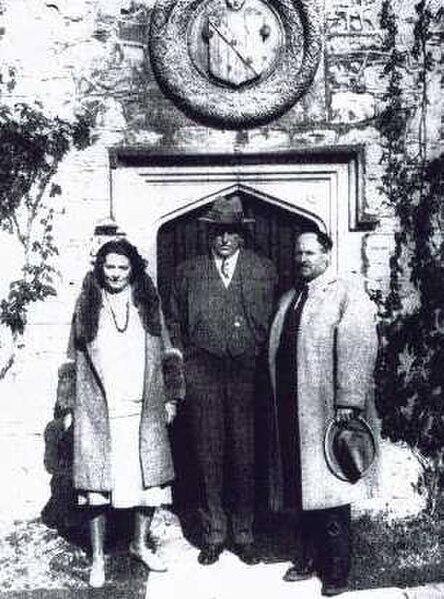 Randolph Hearst (centre) with Alice Head and Federico Beltrán Masses at St Donat's Castle in 1928