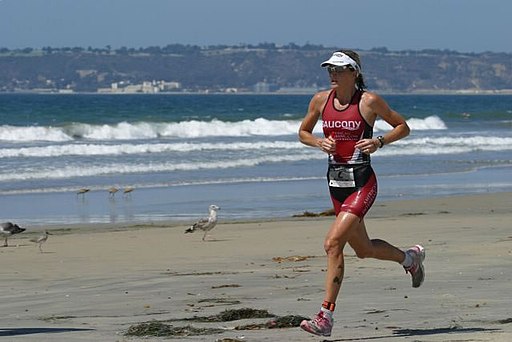 Heather Fuhr on the run at 2006 Superfrog Triathlon